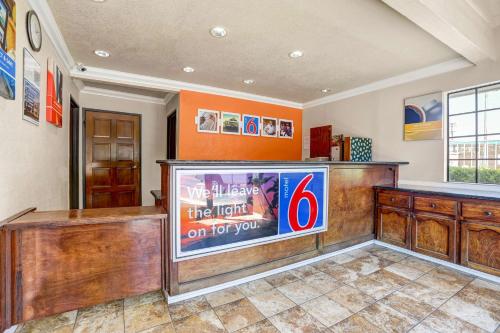 Motel 6-Fresno CA - Belmont Ave - image 9