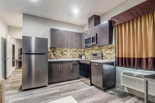 Kitchen, Studio 6  Deer Park, TX in Deer Park