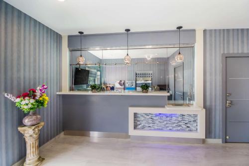 Lobby, Studio 6  Deer Park, TX in Deer Park