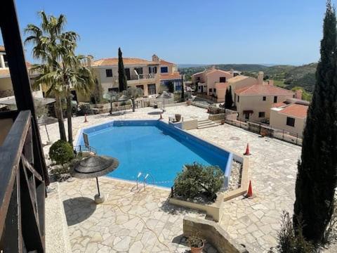 Lovely two bedroom apartment in Tsada, Paphos with Pool and Sea Views