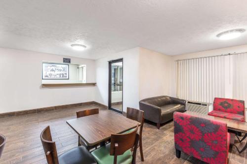 Super 8 by Wyndham North Sioux City