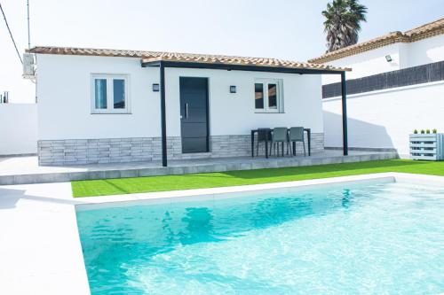  Villa ANDROMEDA in Chiclana de la Frontera