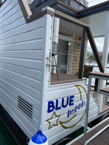 Floating House Blue Star – Portoroz, MO