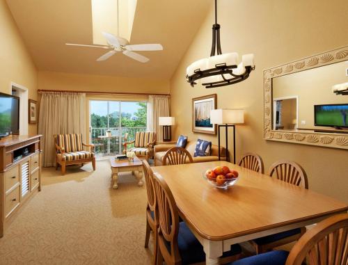 Stylish Villa for Sun-filled Adventure at Myrtle Beach - Two Bedroom Villa #1 - image 2