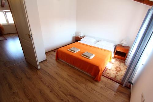 NEILY Three-Bedroom Apartment - image 2