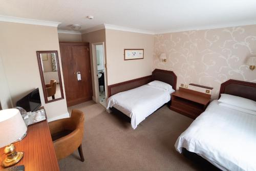 2 twin beds