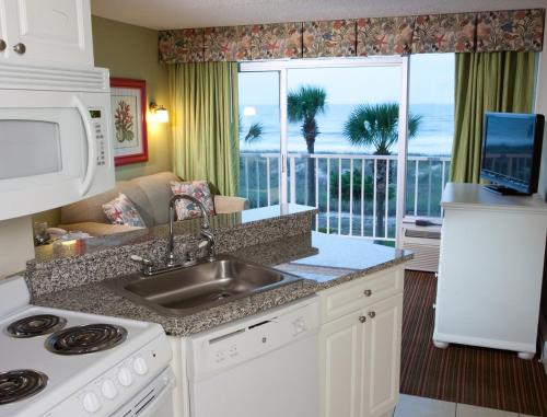 Year-round Oceanfront Suite at Sunny Myrtle Beach - Studio Suite #1 - image 3