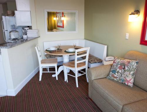 Year-round Oceanfront Suite at Sunny Myrtle Beach - Studio Suite #1 - image 7