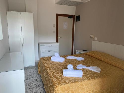 Hotel Modenese - Tap to explore photos