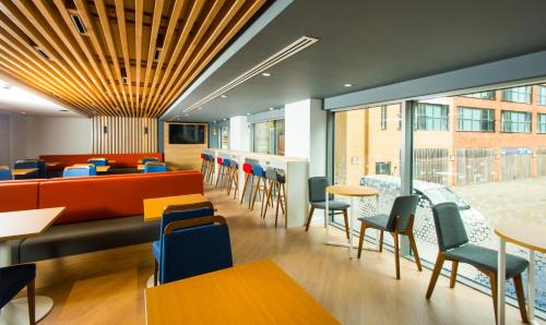 Étterem, Holiday Inn Express Swindon City Centre By IHG in Swindon