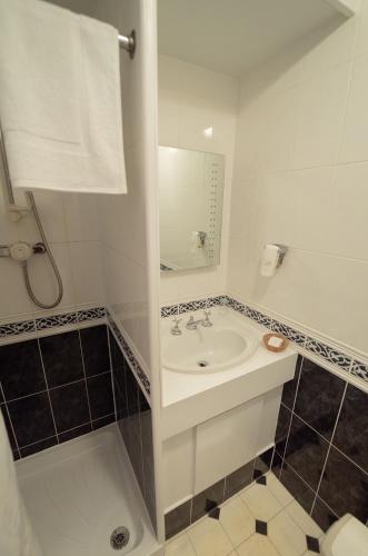 Littlebury Hotel Room Type - Twin Room with Private Bathroom