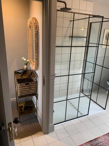 The Pink House - image 9