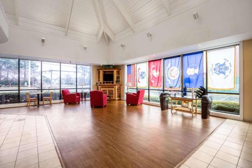 Econo Lodge Naval Station Norfolk - image 5