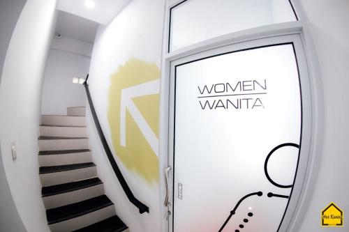 AUR KUNING HOSTEL SYARIAH Bukittinggi in Bukittinggi