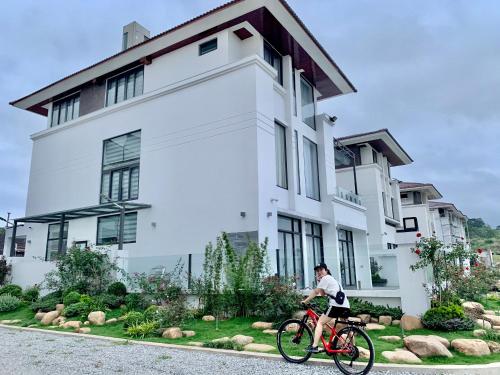 Aloha Homestay ( FLC Grand villa house)