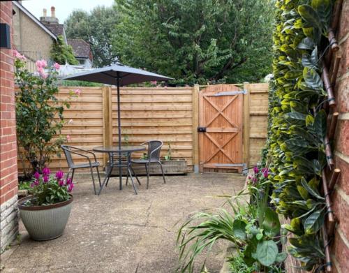 Stylish flat with private outdoor area nr seafront