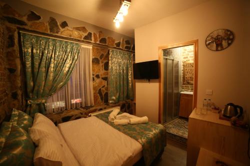 Little Ganj Suites