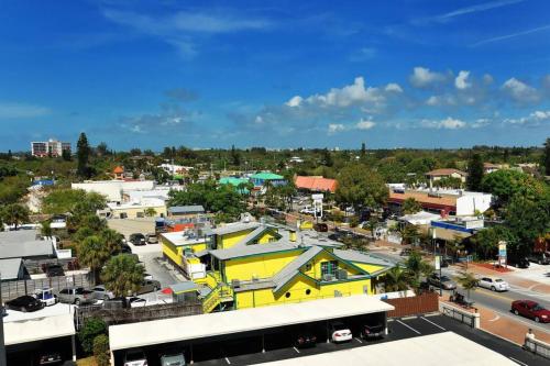 Siesta Key Village-Suite #1: A Block to the Beach! thumb 4