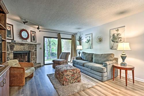 Riverside Condo 2 Miles to Smoky Mtns Ntl Park!
