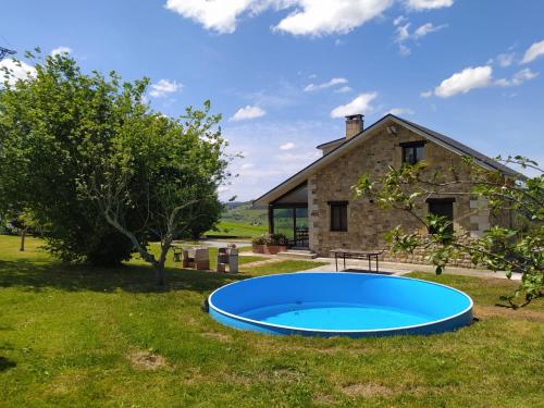 Casa con gran jardín y piscina en Cabarceno