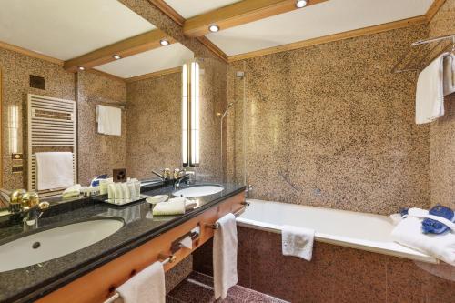 room detail thumbnail 2