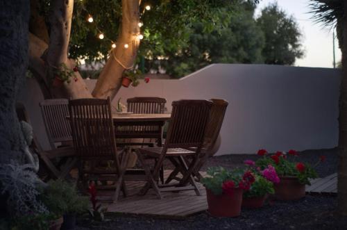  One bedroom appartement with enclosed garden and wifi at Nazaret in Nazaret