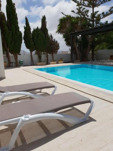  One bedroom house with private pool enclosed garden and wifi at Nazaret in Nazaret