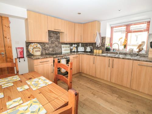 Farm Yard Cottage - image 4