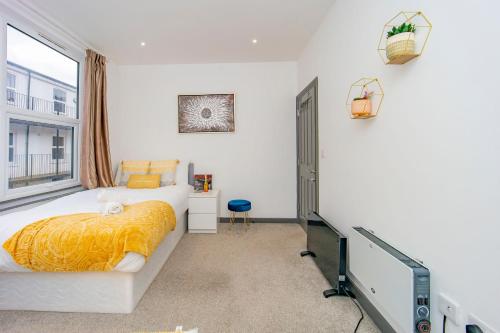 Modern 3 bed flat in quiet BRIGHTON location - image 12