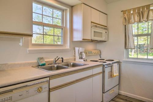Comfy Branson Escape in Holiday Hills Resort! - image 8