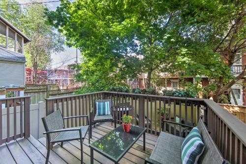 Harrisburg Retreat with Deck, Balcony and Grill! in Harrisburg, USA