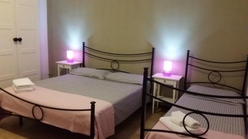 1 king bed, 2 twin beds