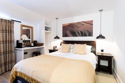 Double or twin room, shower