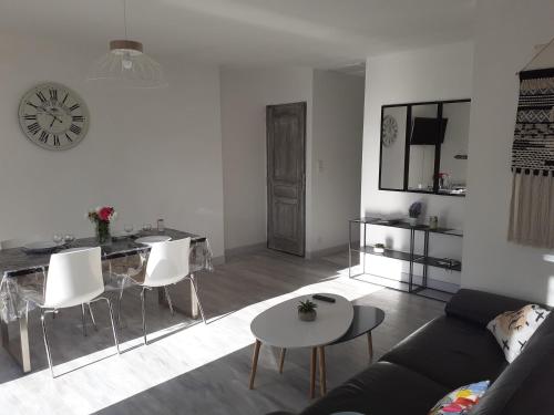 La maison de Manon, 4-5personnes, 75m2, centre village, jardin et wifi