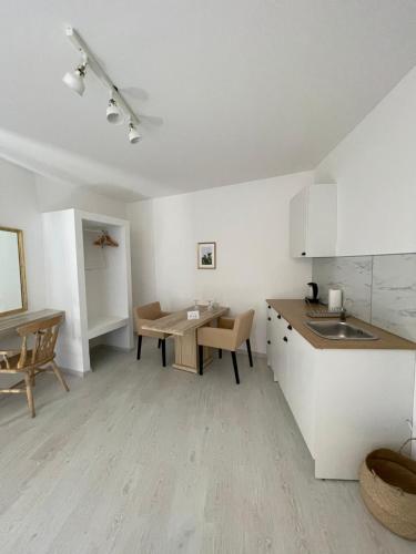 Facilities, KINGS SQUARE Holiday Apartments in Polis