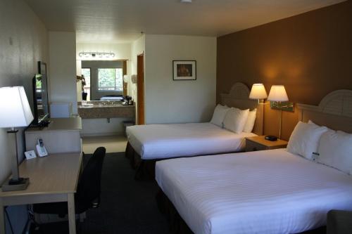 2 double beds