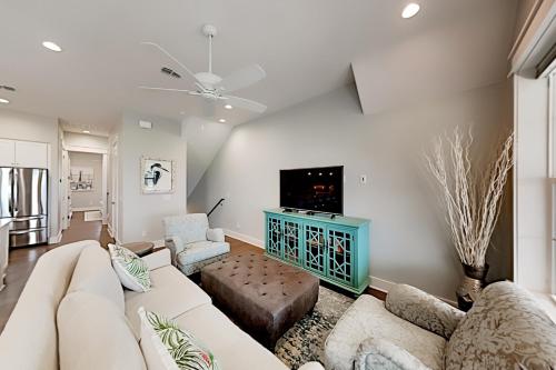 Luxe Palmilla Townhome - Balconies - Walk to Beach townhouse - image 2
