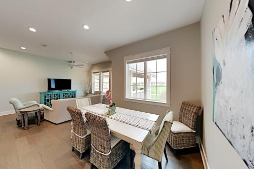 Luxe Palmilla Townhome - Balconies - Walk to Beach townhouse - image 6