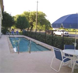 Fredericksburg Hill Country Hotel - main image