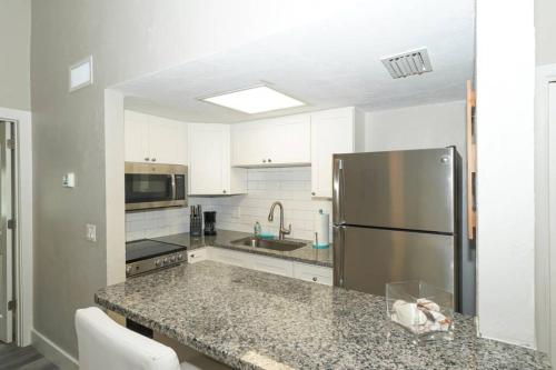 Siesta Key Village-Suite #3: A Block to the Beach! thumb 3