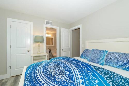 Siesta Key Village-Suite #3: A Block to the Beach! detail