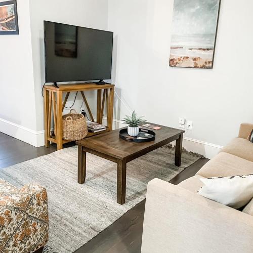 The Julep Suite at Morrison Manor - image 2