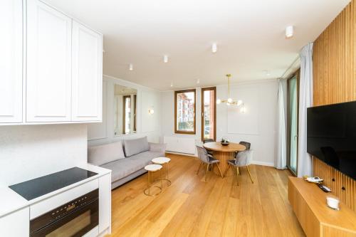 Apartment with Terrace image 10