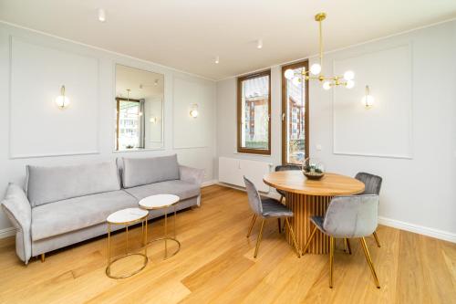 Apartment with Terrace image 8