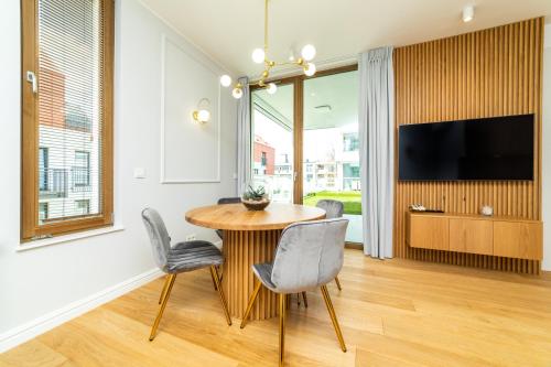 Apartment with Terrace image 7