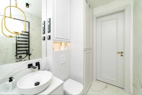 Apartment with Terrace image 6