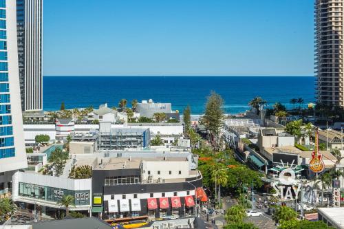 Circle on Cavill — 3 Bedroom with Ocean View in the heart of Surfers!