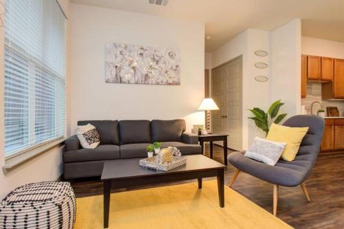 Luxury Spacious Sleep 6 in the heart of downtown!
