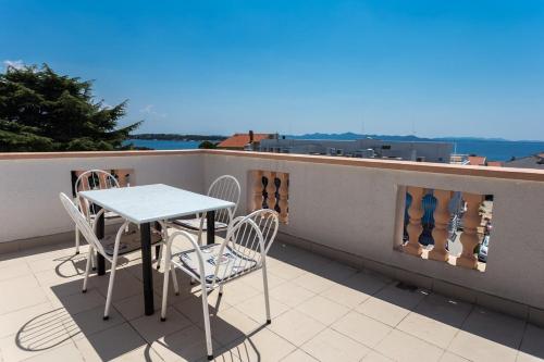 Apartments by the sea Petrcane Zadar - 3287