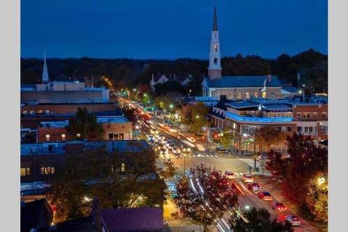 24/7 gym & pet friendly, 10min to UNC chapel hill, free coffee